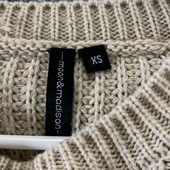 Cropped sweater - Picture 2 of 2